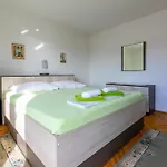 Evica 2 Апартаменты Цриквеница