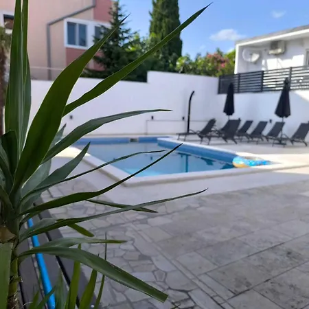 Appartement Evica 2 *