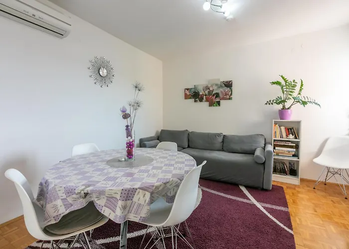 Evica 2 Apartment