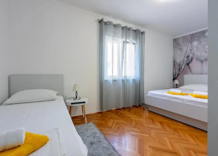 Evica 2 Apartment